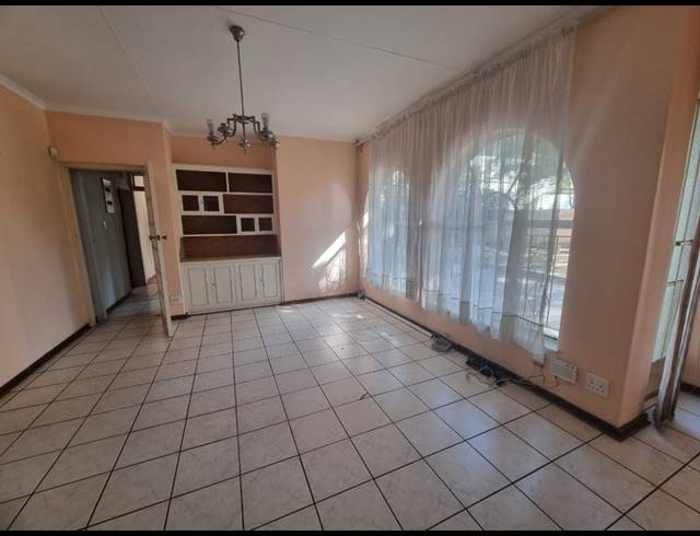 6 BEDROOM HOUSE FOR SALE IN BRACKENHURST